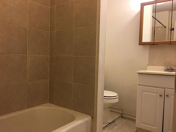 3rd image of 5105 Hollycrest Dr #B