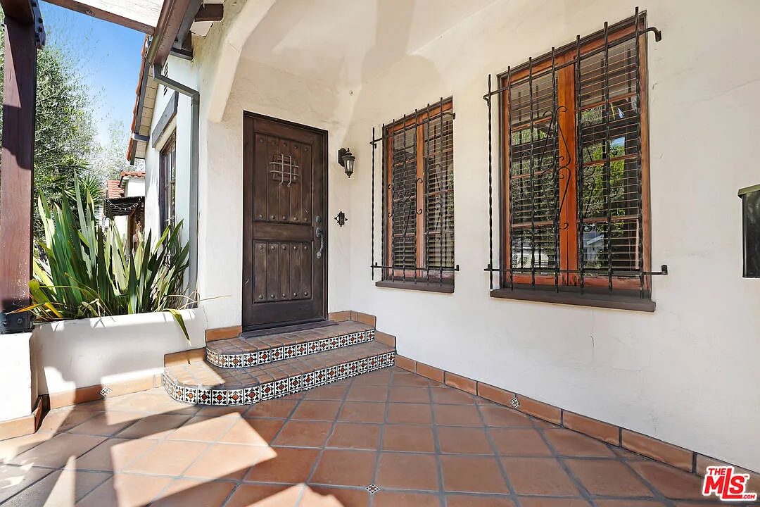 3 bed, 2.0 bath, 1638 sqft, $5,100 — Photo 3