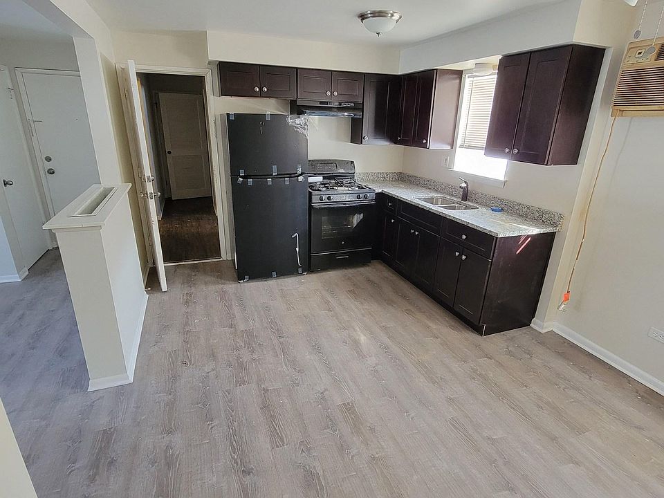 1st image of 10907 S Lloyd Dr APT 3N