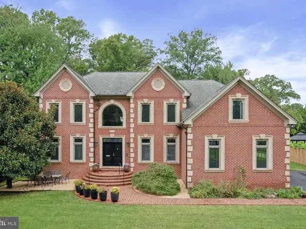 9404 Forest Haven Dr, Alexandria, VA 22309