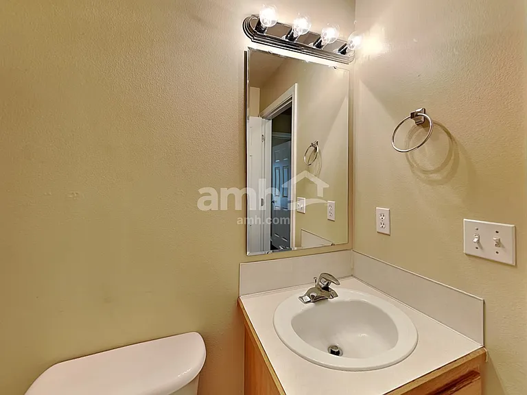 724 Coopers Ct — Photo 13