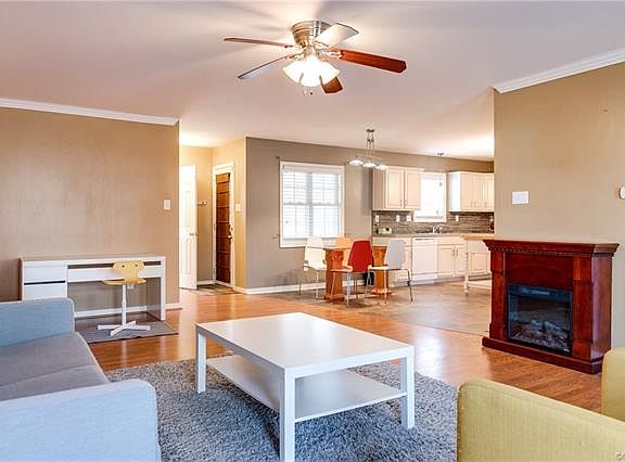 3rd image of 5931 Thorndale Ln