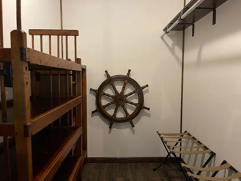USS Utopia Walk-in Closet