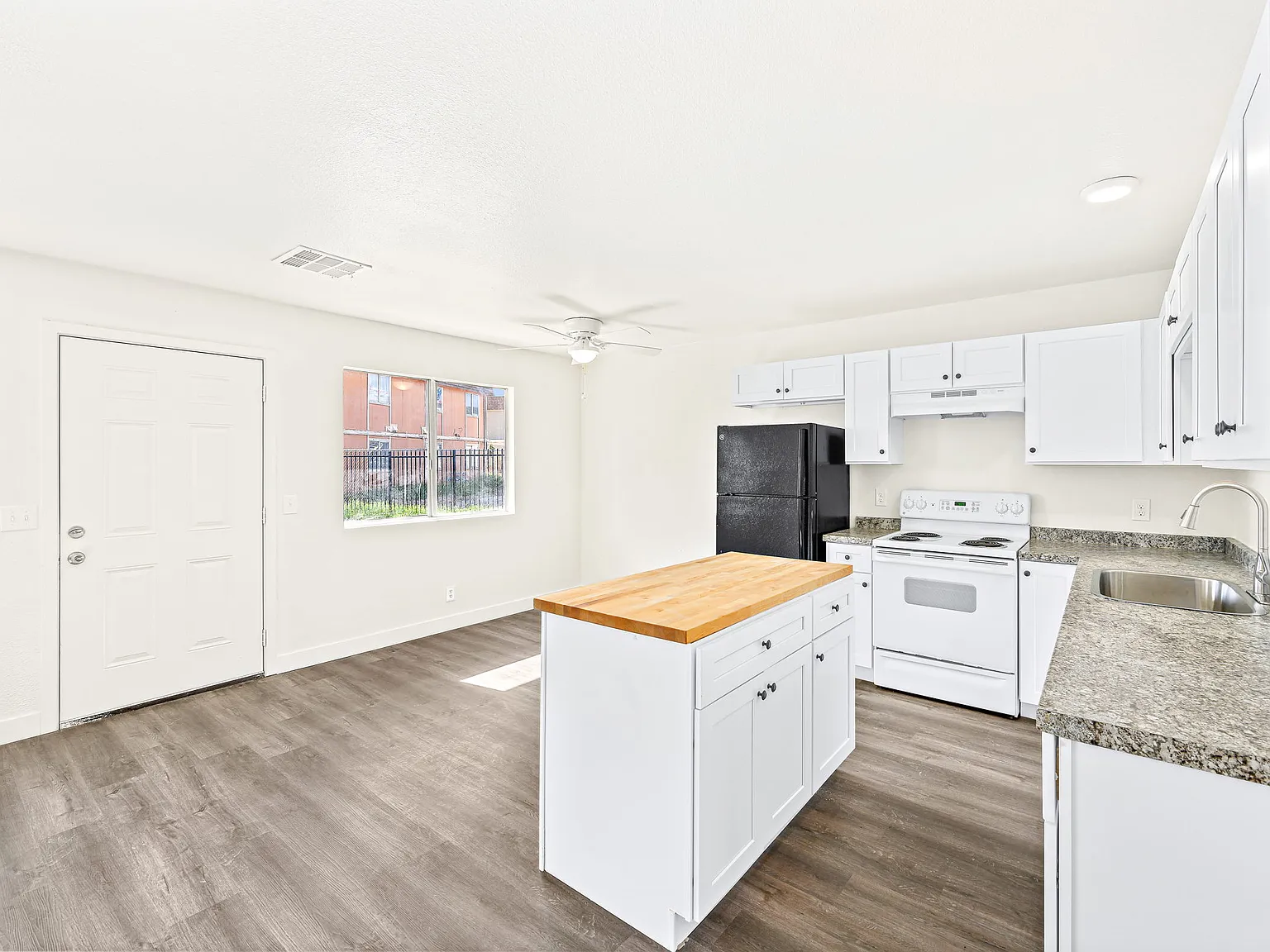 2 bed, 731 sqft, $1,400 — Photo 2
