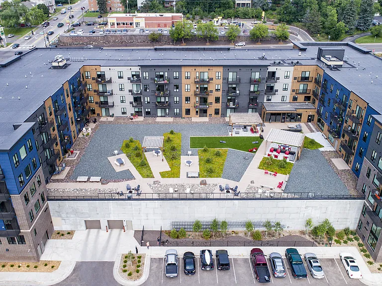 ENDI Plaza — Photo 24