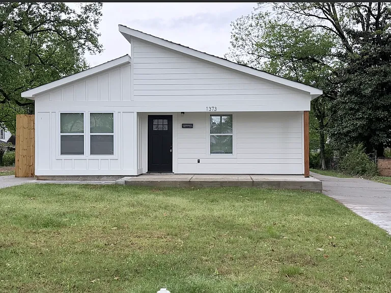 1373 S Cooper St — Photo 1