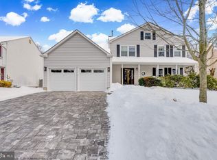 514 Foxwood Dr, Mount Laurel, NJ 08054