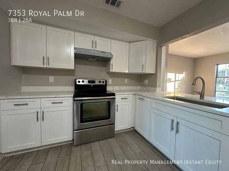 7353 Royal Palm Dr — Photo 4