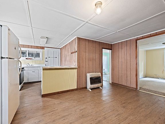 11th image of 220 Green Ave SW