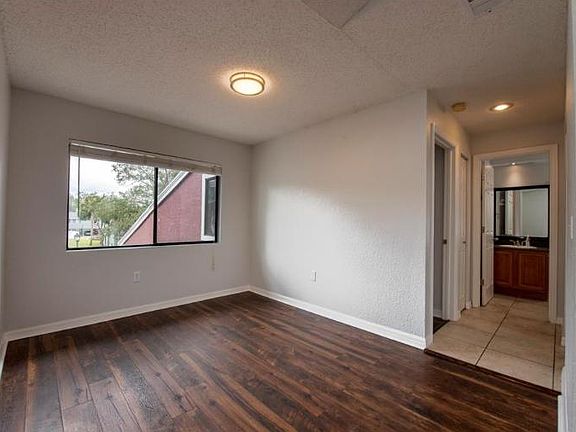 3rd image of 576 Breckenridge Vlg Unit 207