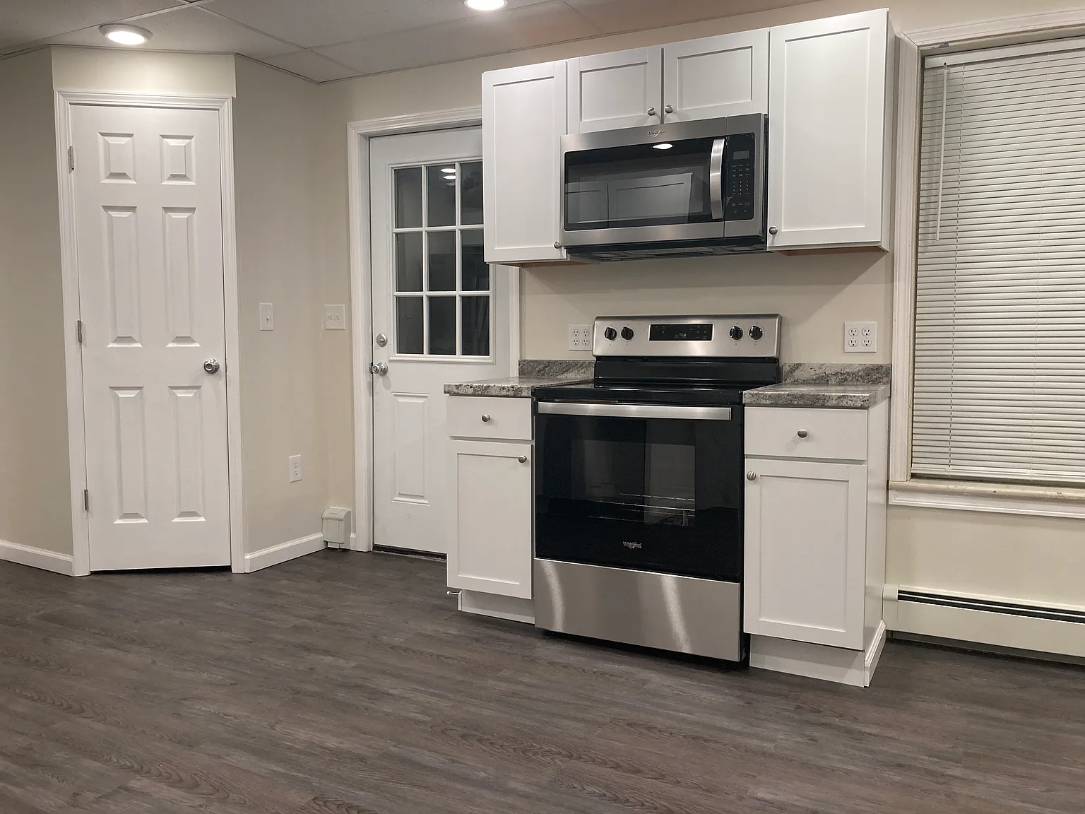 3 bed, 1.5 bath, 870 sqft, $1,525 — Photo 1