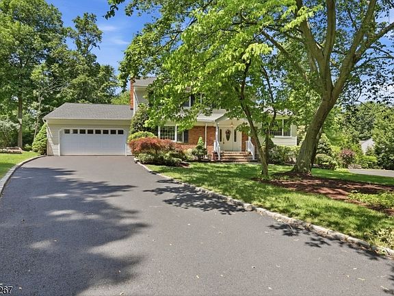 3rd image of 20 Coachman Ct