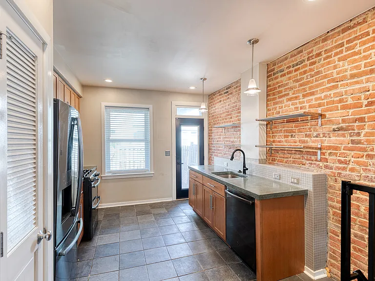 112 N Streeper St — Photo 8