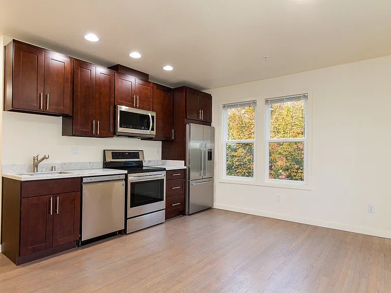 48th Street Apartments — Photo 13