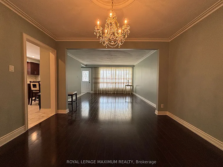 54 Hisey Cres W — Photo 8