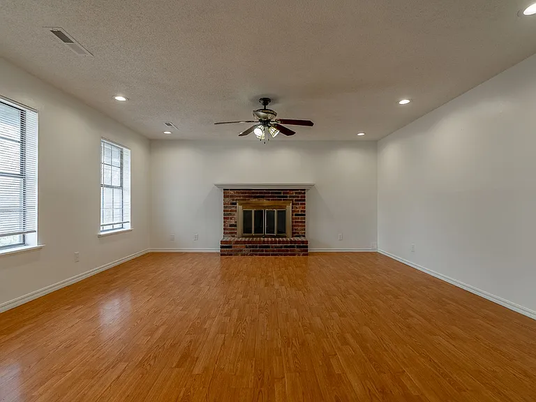 2115 W Loren Cir — Photo 4