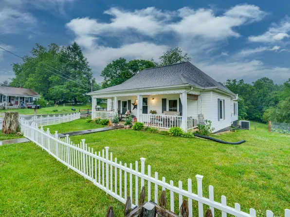 254 Jonesboro Dr, Bluff City, TN 37618