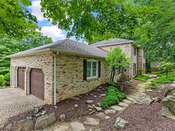 2nd image of 110 Oakwood Pl