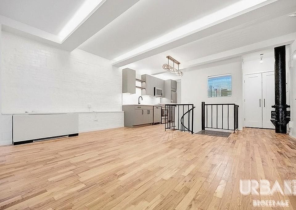 1st image of 123 Bank St APT 190