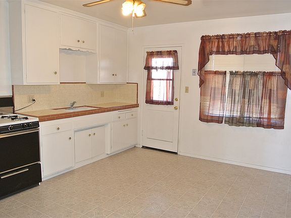 3rd image of 530 E Camden Ave