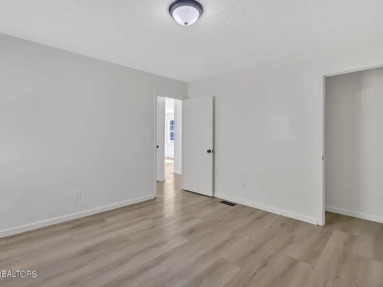 1115 Back Valley Rd — Photo 10