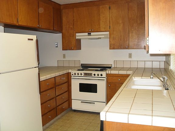 4th image of 131 Knoll St #2