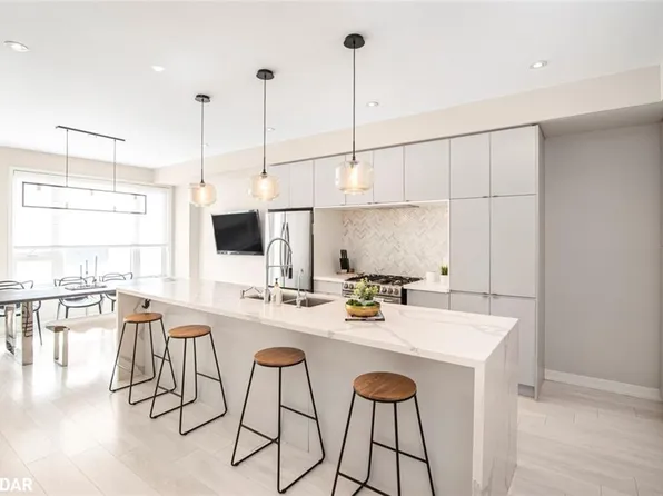 177 Huguenot Rd, Oakville, ON L6H 0L4