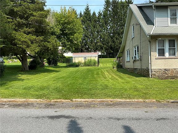 2nd image of 1541 Graham St