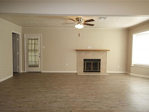 2nd image of 802 Mulberry St