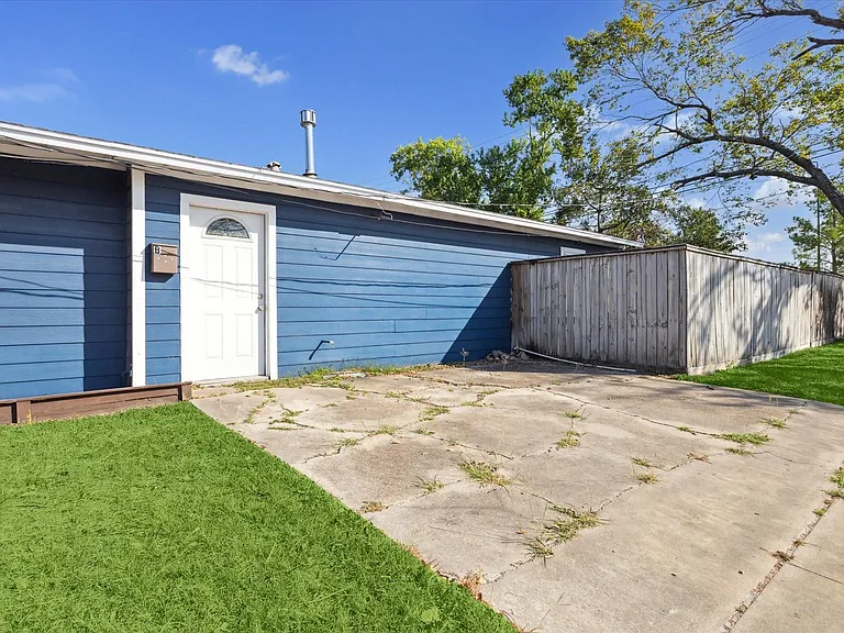 1147 Du Barry Ln #B — Photo 10