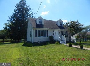 82 Claire Ave, Woodbridge, NJ 07095