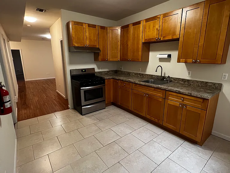 159 Montgomery St #3 — Photo 9
