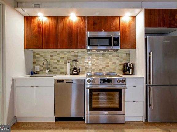 4th image of 152 W Laurel St #301