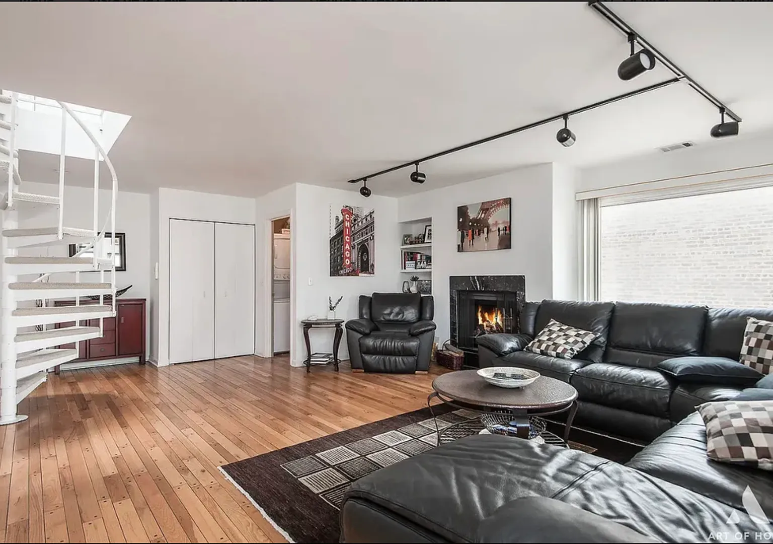3 bed, 2.5 bath, 1850 sqft, $5,300 — Photo 3