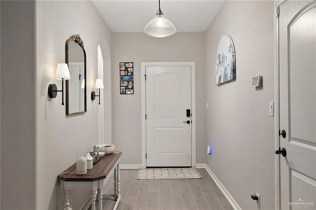 3 bed, 2.5 bath, 2277 sqft, $2,900 — Photo 2