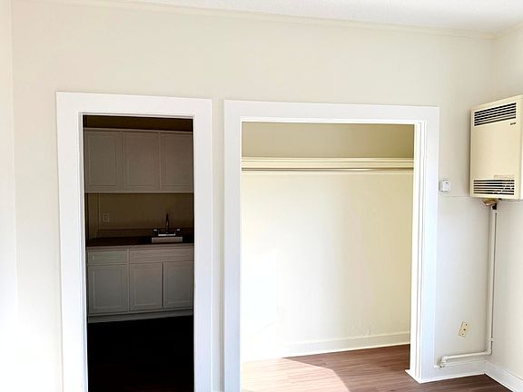 5th image of 1614 N Kenmore Ave APT 11