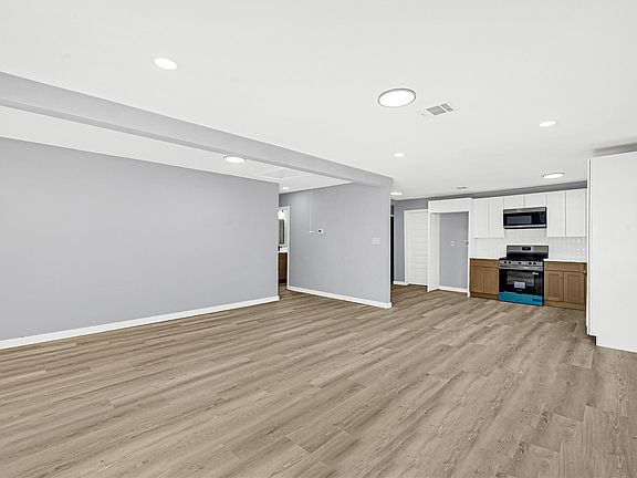 5th image of 831 Becker St