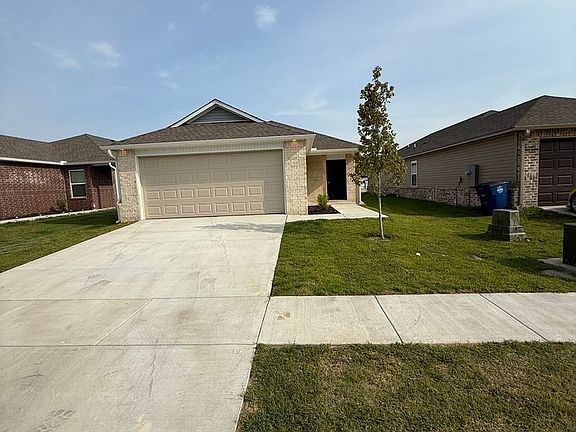 4th image of 10321 Marilyn Dr N