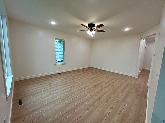 5th image of 827 9th Ave