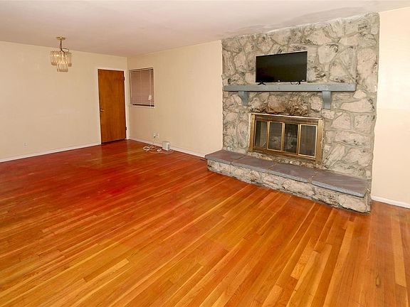 4th image of 565 Dornoch Dr