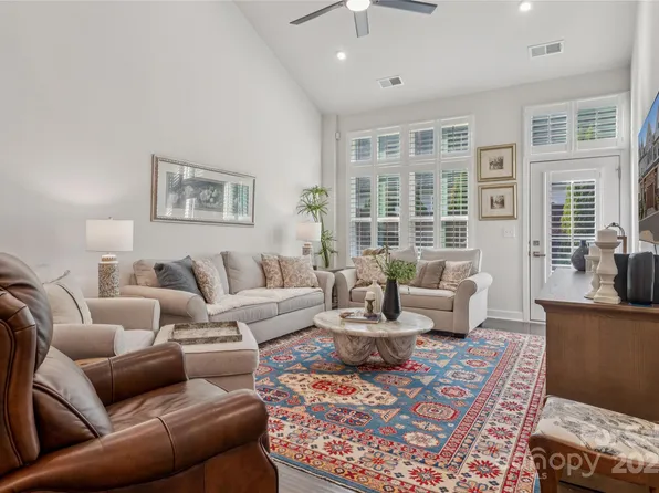 5812 Barrowlands Ct, Charlotte, NC 28210