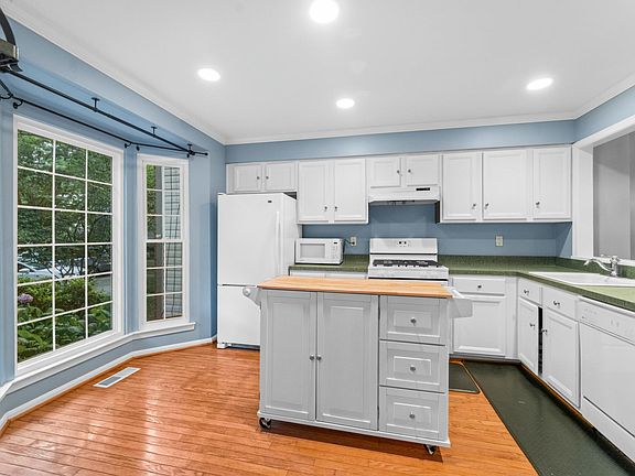 3rd image of 20122 Seabreeze Ct