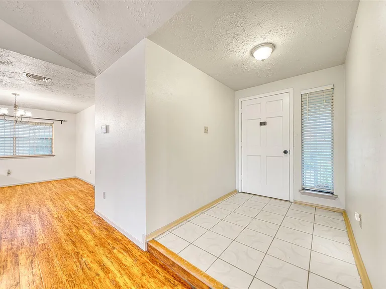 7811 Westbank Ave — Photo 5