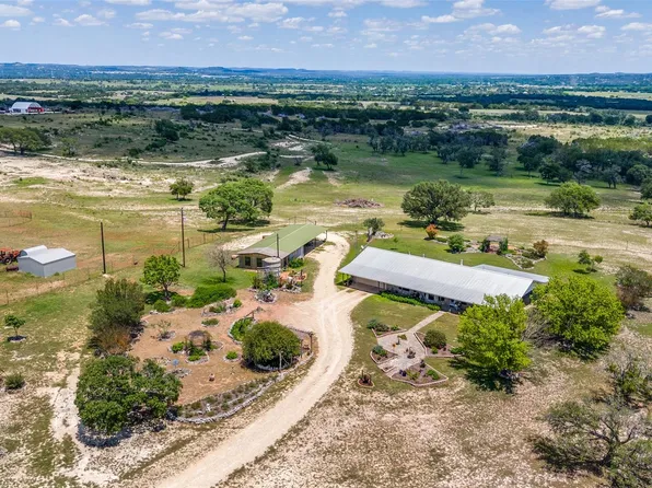 369B Sakewitz, Comfort, TX 78013