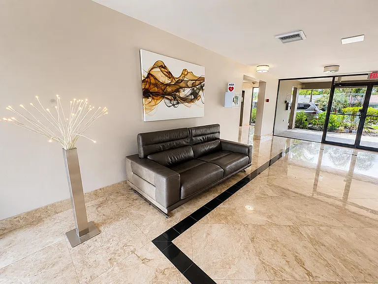 4800 Bayview Dr #306 — Photo 32