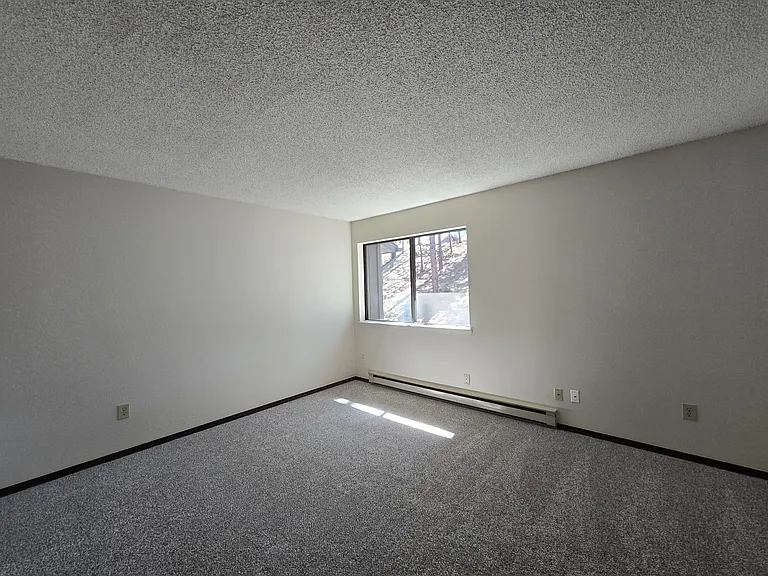 570 Manor Ct #B — Photo 15
