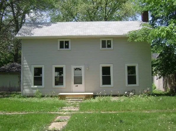 180 1st St, Crystal Lake, IL 60014