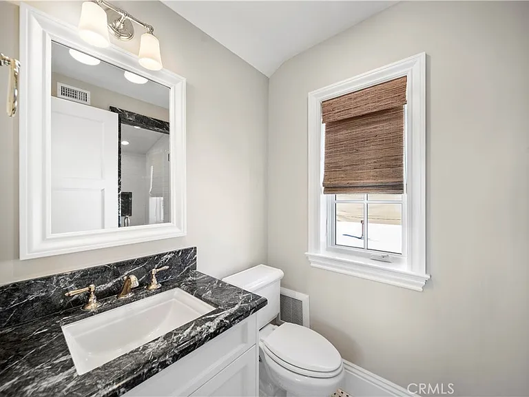515 1/2 Narcissus Ave — Photo 25