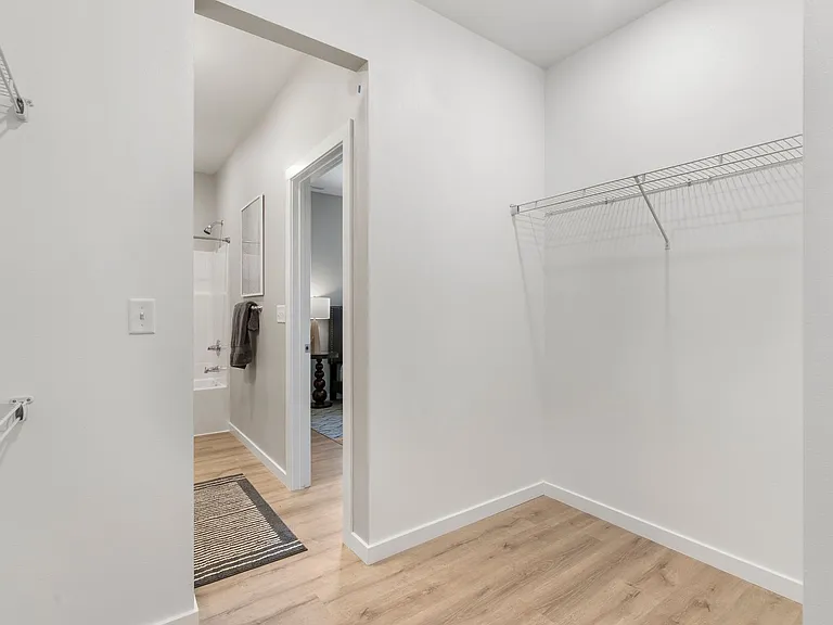 665 E Forest St — Photo 14