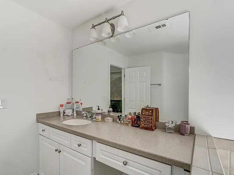 1024 Patricians Ln — Photo 36